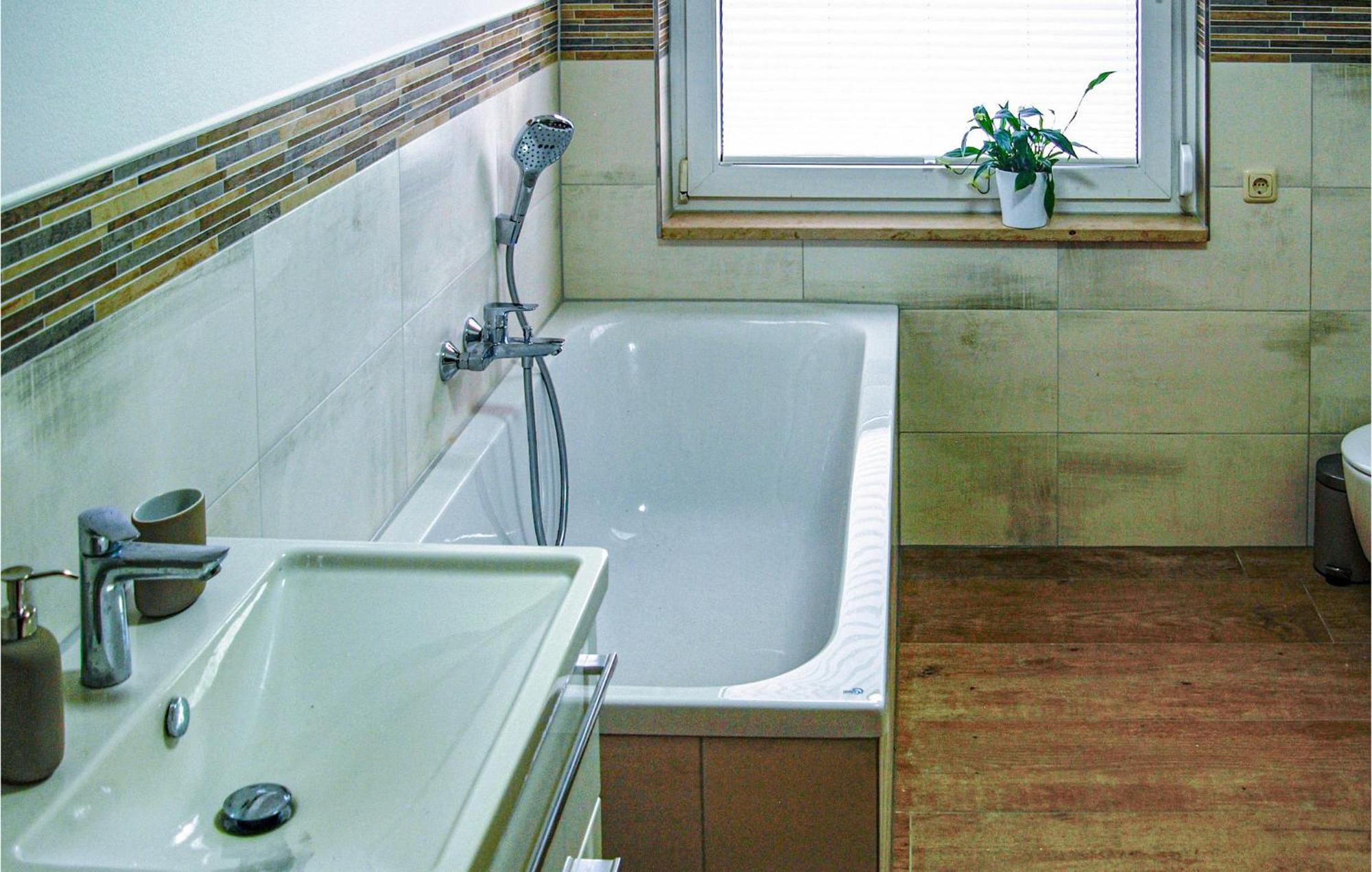 3 Bedroom Beautiful Home In Neubrandenburg Bagian luar foto